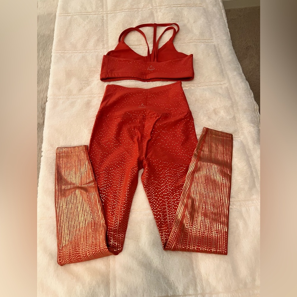 Beyond Yoga SET Drip Dot Leggings and Matching Sports Bra! Both Size Small